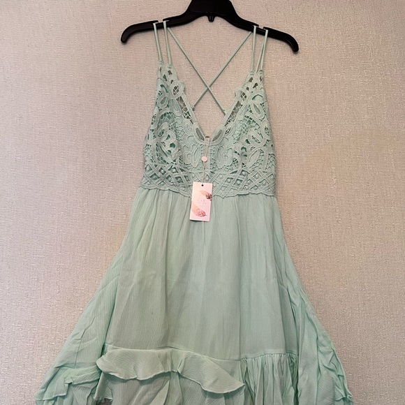 Chealsea & Vioket dress light green - Picture 6 of 11